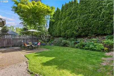608 NE Floral Pl, Portland, OR 97232 - Photo 29