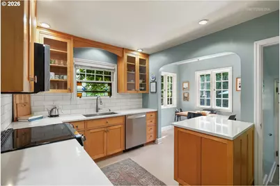 608 NE Floral Pl, Portland, OR 97232 - Photo 13