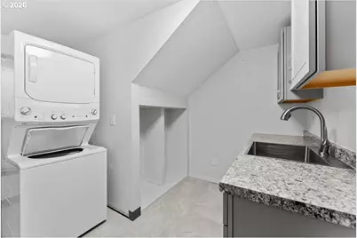 9042 SW Monterey Pl, Portland, OR 97225 - Photo 23