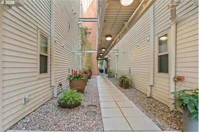 4280 S Corbett Ave #201, Portland, OR 97239 - Photo 33