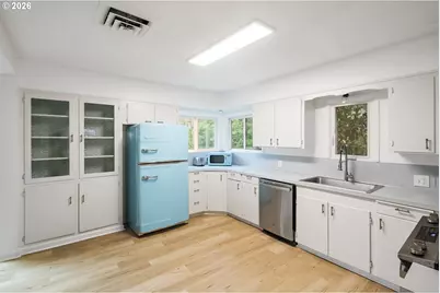 1945 NE Bell Dr, Portland, OR 97220 - Photo 11