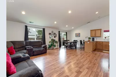683 NE Summerfield St, McMinnville, OR 97128 - Photo 5