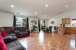683 NE Summerfield St, McMinnville, OR 97128 - Photo 5