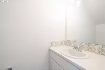 14716 SE Powell Blvd, Portland, OR 97236 - Photo 9