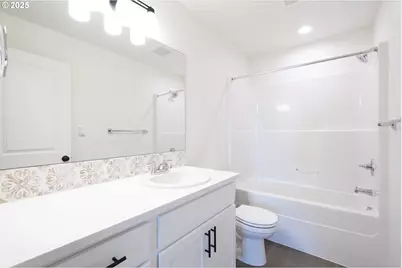 14716 SE Powell Blvd, Portland, OR 97236 - Photo 17