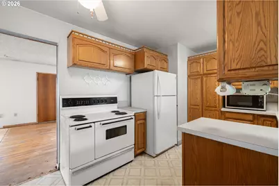 13056 SE Center St, Portland, OR 97236 - Photo 11