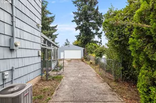 13056 SE Center St, Portland, OR 97236 - Photo 25