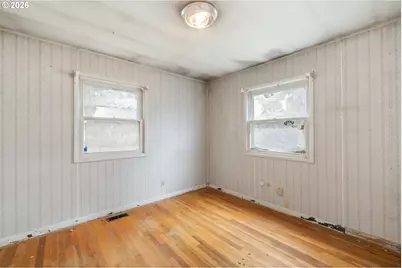 13056 SE Center St, Portland, OR 97236 - Photo 15
