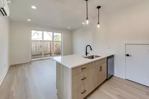 3725 N Michigan Ave, Portland, OR 97227 - Photo 27