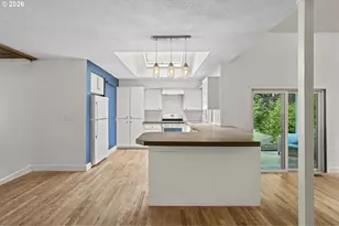 1389 SW Taylors Ferry Ct, Portland, OR 97219 - Photo 5