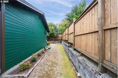 1915 Arthur St, North Bend, OR 97459 - Photo 41