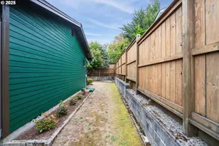 1915 Arthur St, North Bend, OR 97459 - Photo 41