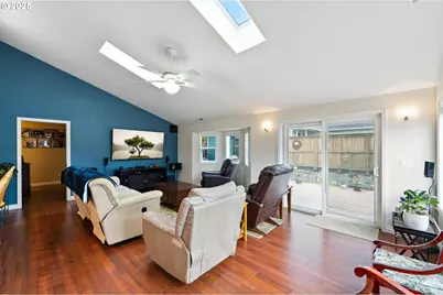 1915 Arthur St, North Bend, OR 97459 - Photo 7