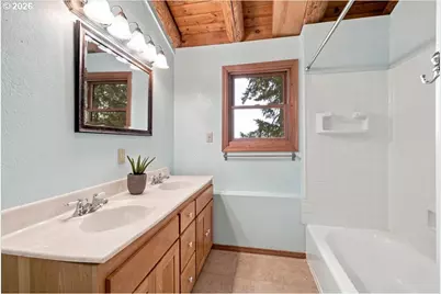 25128 Lawrence Rd, Junction City, OR 97448 - Photo 15