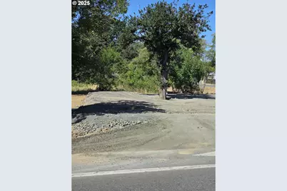 751 E Happy Valley Rd, Roseburg, OR 97471 - Photo 5