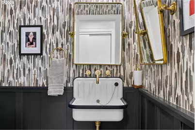 921 SW 57th Ave, Portland, OR 97221 - Photo 17