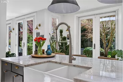 921 SW 57th Ave, Portland, OR 97221 - Photo 15