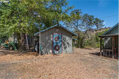13474 Old Highway 99, Myrtle Creek, OR 97457 - Photo 17