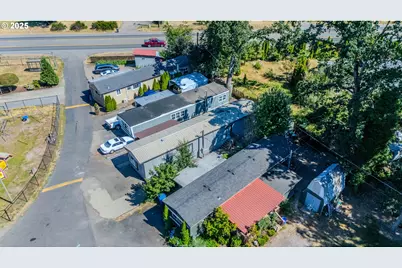 1065 Pacific Hwy #4, Woodburn, OR 97071 - Photo 7