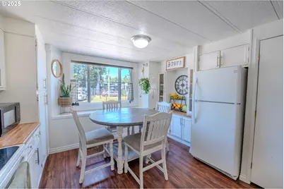 1065 Pacific Hwy #4, Woodburn, OR 97071 - Photo 13