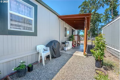 1065 Pacific Hwy #4, Woodburn, OR 97071 - Photo 29