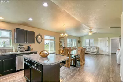 1447 NE Kenna Dr, Hermiston, OR 97838 - Photo 3