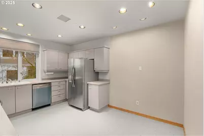 2020 SW Market Street Dr #101, Portland, OR 97201 - Photo 17