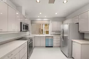 2020 SW Market St Dr, Portland, OR 97201 - Photo 15