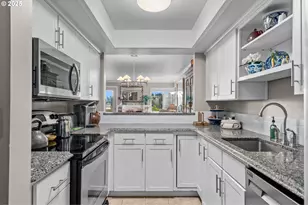 6665 W Burnside Rd, Portland, OR 97210 - Photo 11