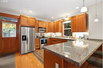 1807 Columbia St, Hood River, OR 97031 - Photo 5