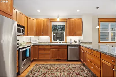 1807 Columbia St, Hood River, OR 97031 - Photo 7