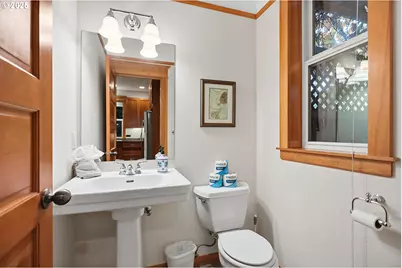 1807 Columbia St, Hood River, OR 97031 - Photo 13