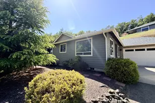 1688 NE Ruby Ct, Roseburg, OR 97470 - Photo 3