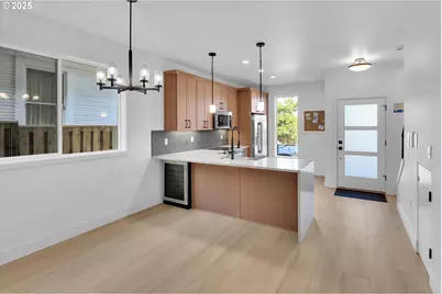 5761 S Kelly Ave, Portland, OR 97239 - Photo 7