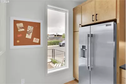 5761 S Kelly Ave, Portland, OR 97239 - Photo 9