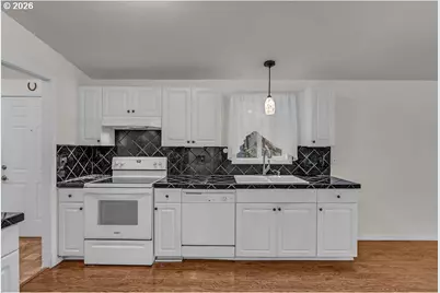 1150 SW Marie Dr, McMinnville, OR 97128 - Photo 11