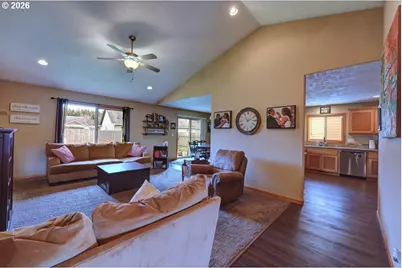 332 SW Kalmia Ave, Warrenton, OR 97146 - Photo 5