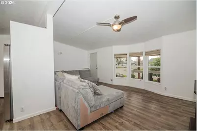 898 Lochaven Ave, Springfield, OR 97477 - Photo 33