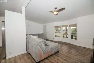 898 Lochaven Ave, Springfield, OR 97477 - Photo 33