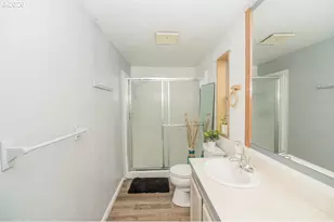 898 Lochaven Ave, Springfield, OR 97477 - Photo 25