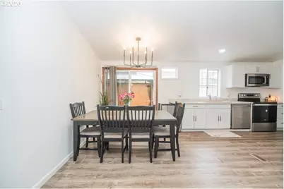 898 Lochaven Ave, Springfield, OR 97477 - Photo 11