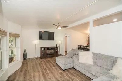 898 Lochaven Ave, Springfield, OR 97477 - Photo 31