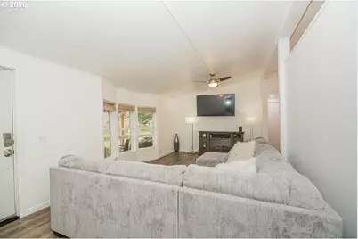 898 Lochaven Ave, Springfield, OR 97477 - Photo 29