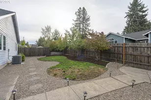 824 E Edgewood Dr, Newberg, OR 97132 - Photo 27