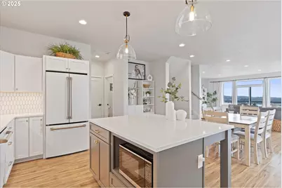 805 SE Crescent Pl, Newport, OR 97365 - Photo 3