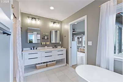 805 SE Crescent Pl, Newport, OR 97365 - Photo 23