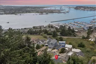 805 SE Cres Pl, Newport, OR 97365 - Photo 3