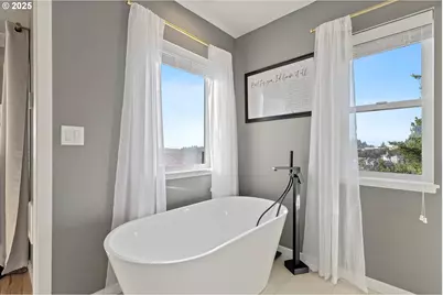 805 SE Crescent Pl, Newport, OR 97365 - Photo 25