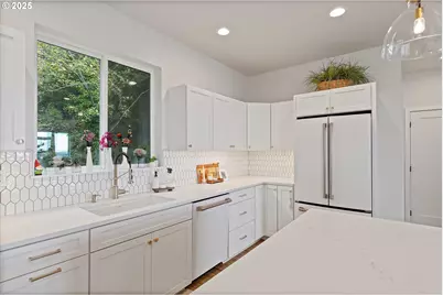 805 SE Crescent Pl, Newport, OR 97365 - Photo 5