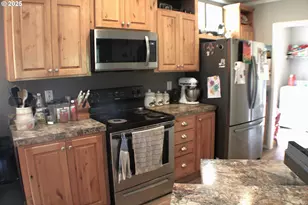 9924 N Myrtle Rd, Myrtle Creek, OR 97457 - Photo 7